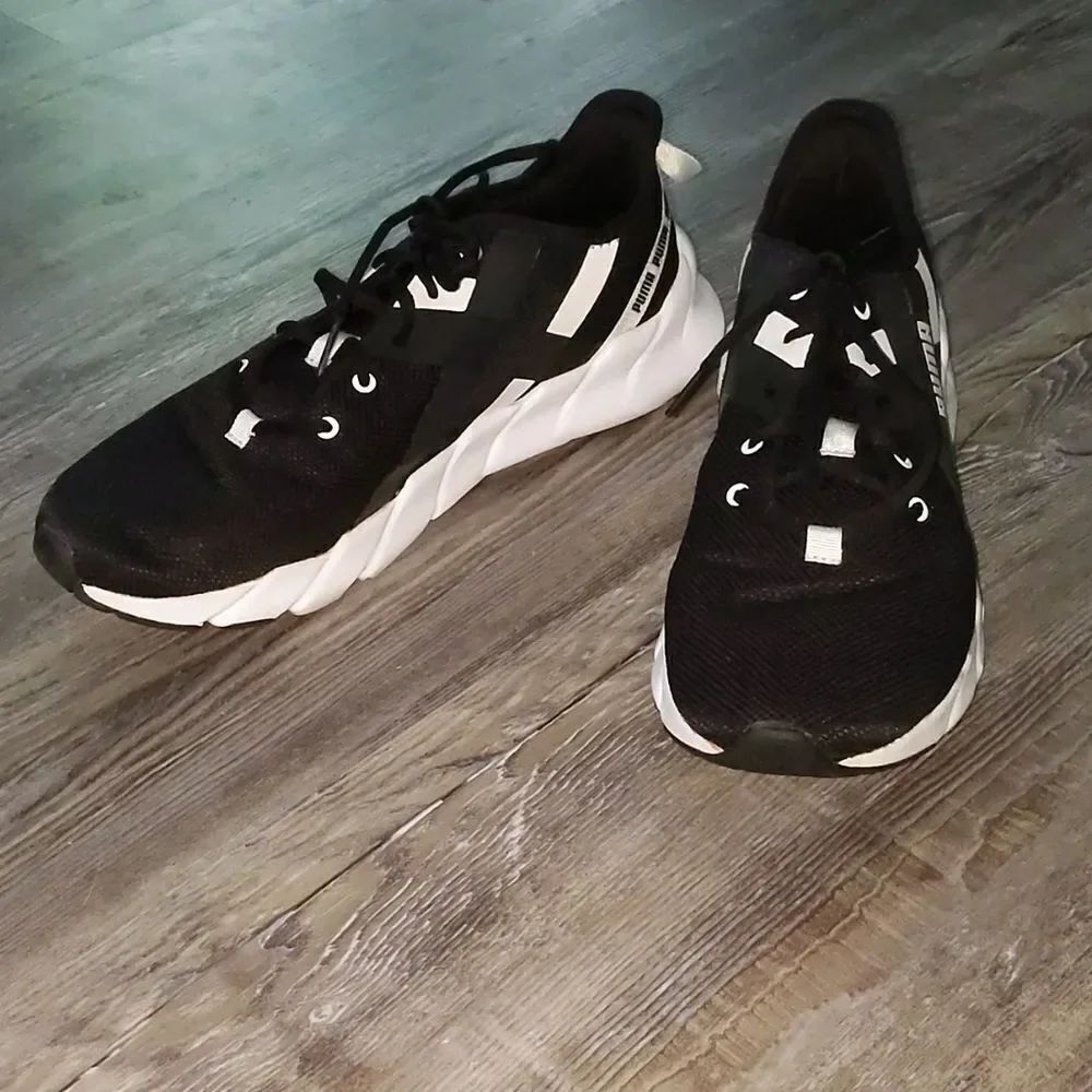 PUMA Women's Weave Xt Sneaker soft foam Sz 11 EUC